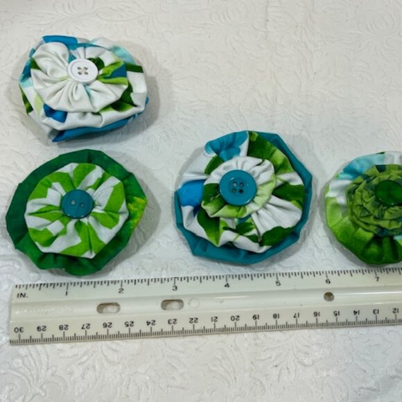 Flower Magnets Set of 4 Handmade Fabric Fridge Office Locker NEW 2.5" - Picture 9 of 9